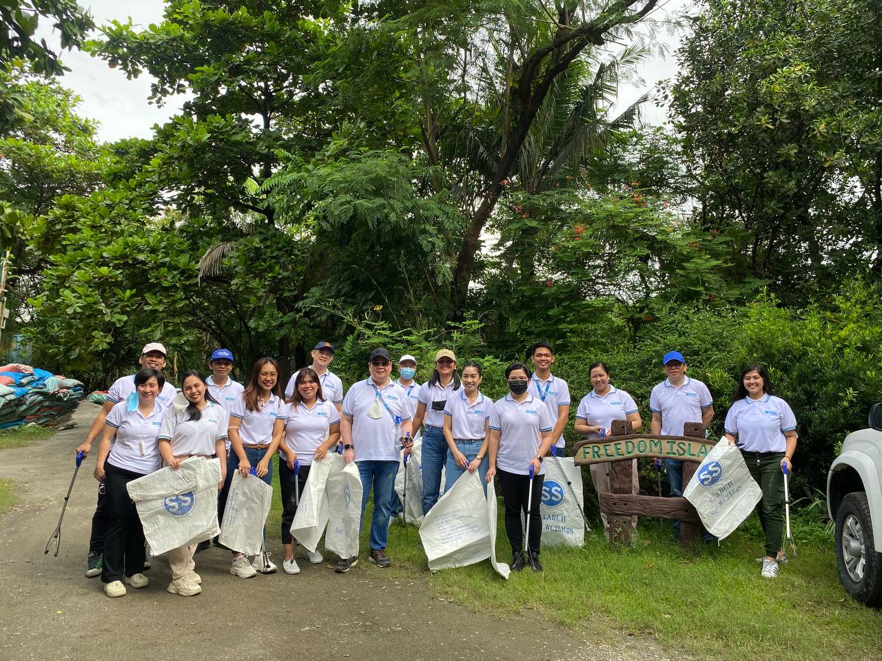 Philusa Corporation, HOPE, and PCX Unite for a Coastal Clean-Up at  Las Piñas – Parañaque Wetland Park